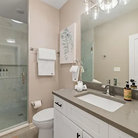 Cozy 3bd 2bath Retreat With Balcony Apartment Chicago