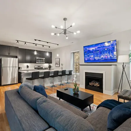 Cozy 3bd 2bath Retreat With Balcony * Chicago