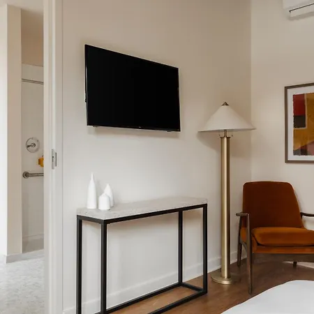 Found Hotels, Chicago, Series By Marriott 3*