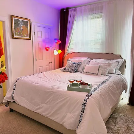 Holiday home Art Downtown Fulton Market Entire 3 Bedroom Sleep10 Private Garage Roof Ev Tesla