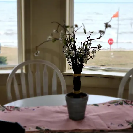 Charming Lakefront Stunning View