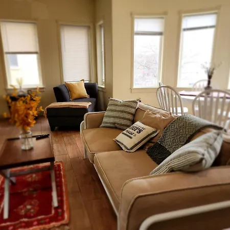 Charming Lakefront Stunning View Apartment *