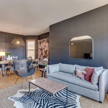 Apartment Designed With In Mind - Offers Everything Need To Work And Play In Chi-town Apts