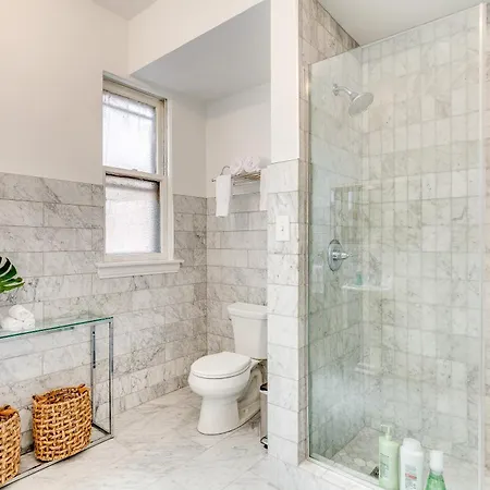 Apartment Designed With In Mind - Offers Everything Need To Work And Play In Chi-town Apts Chicago