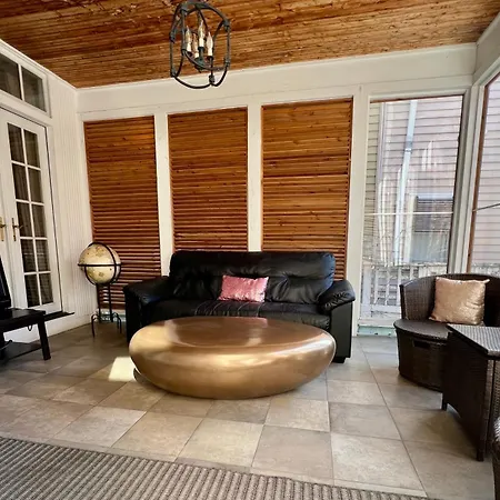 3 Bedroom Spacious In Ideal Location W Free Parking Back Yard Pets Welcome * Chicago