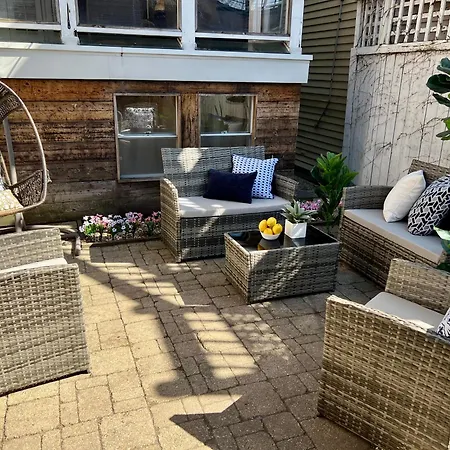 3 Bedroom Spacious In Ideal Location W Free Parking Back Yard Pets Welcome * Chicago