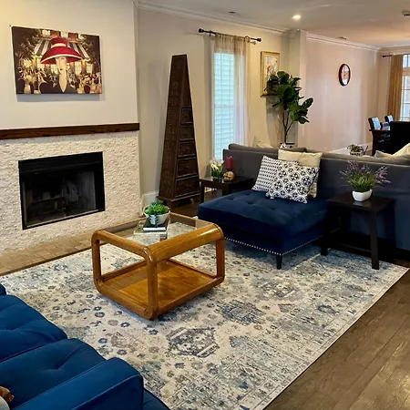 5 Bedroom Huge House In Location Parking Fireplace Back Yard Holiday home Chicago