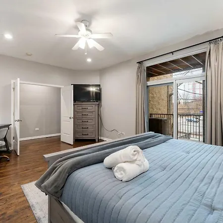 Apartment South Loop Three Bedroom Two Bath Chicago
