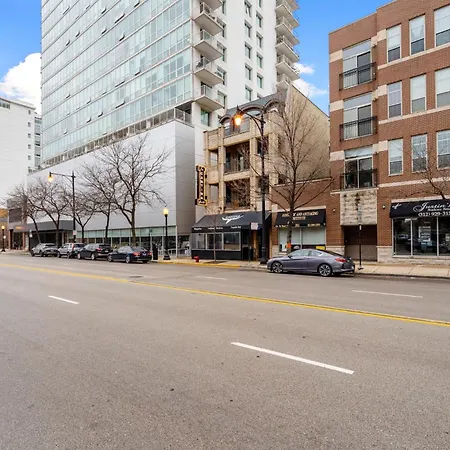 South Loop Three Bedroom Two Bath Apartment Chicago
