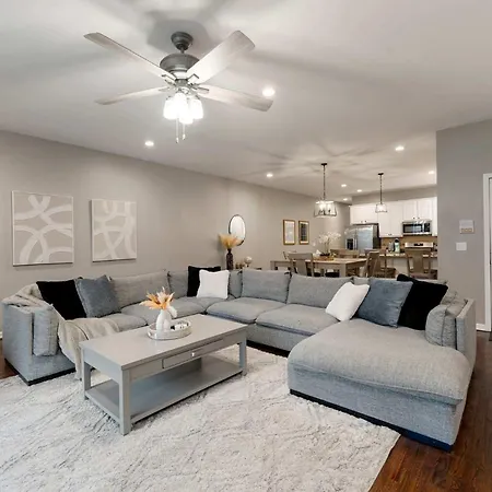 Apartment South Loop Three Bedroom Two Bath *