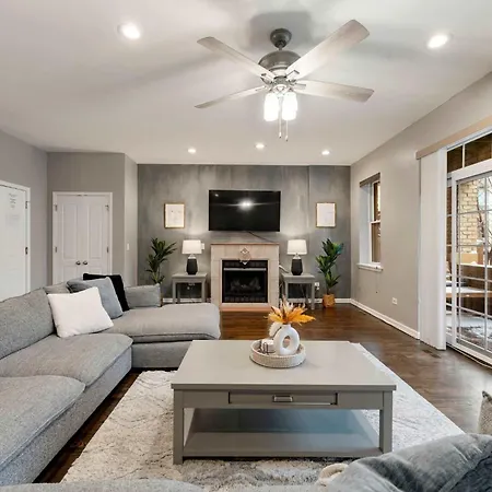South Loop Three Bedroom Two Bath *