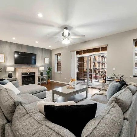 South Loop Three Bedroom Two Bath Chicago