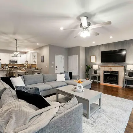 South Loop Three Bedroom Two Bath