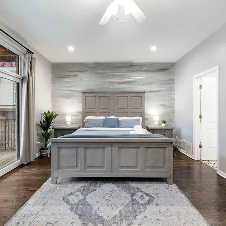 South Loop Three Bedroom Two Bath Apartment