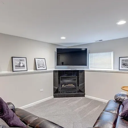 3Bd2Ba Dual Level W Family Room King Bed Apartment *
