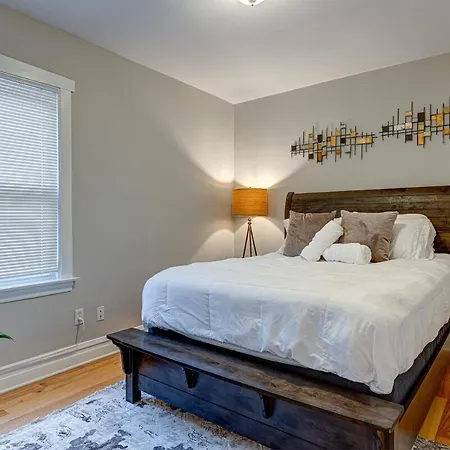 3Bd2Ba Dual Level W Family Room King Bed Chicago