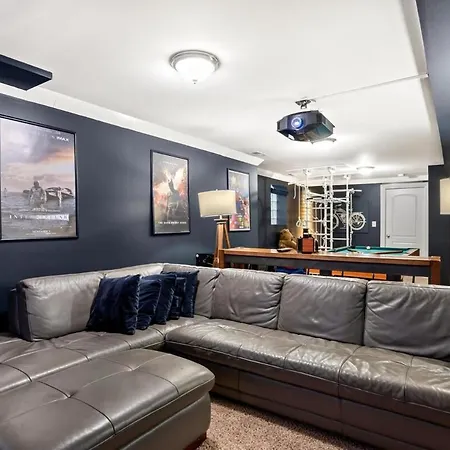H&h 1896 - Spacious, Fully Stocked, & Free Parking Holiday home Chicago