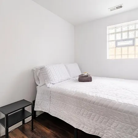 H&h 1896 - Spacious, Fully Stocked, & Free Parking Holiday home