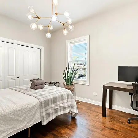 H&h 1896 - Spacious, Fully Stocked, & Free Parking Holiday home