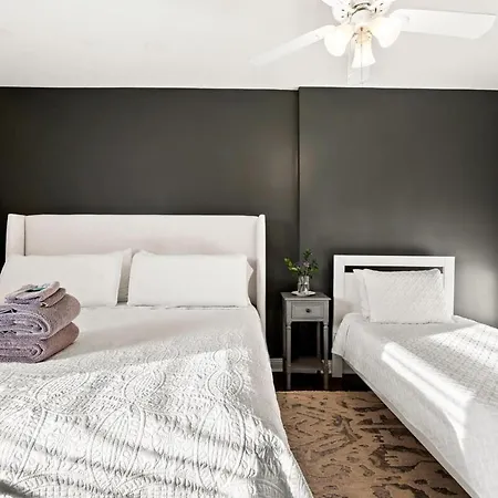 H&h 1896 - Spacious, Fully Stocked, & Free Parking