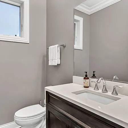 Elegant Condo-steps From Wrigley Field, 32 Nights * Chicago