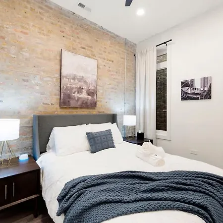 Luxury 2br In Wicker Park Apartment