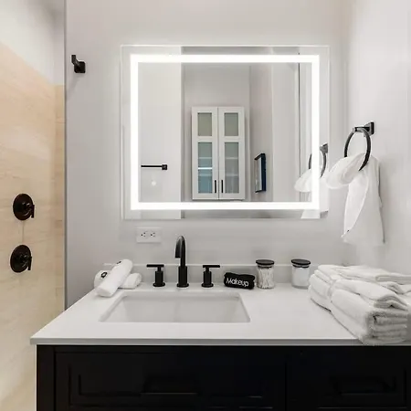 Luxury 2br In Wicker Park Apartment *