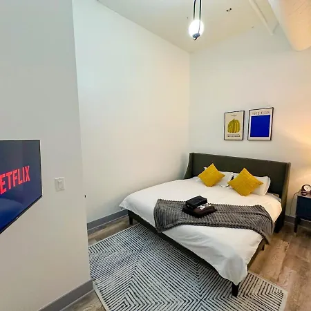 Luxury 6br With Pool Table Sleeps 12 Perfect For Group Near Mccormick Place, Grant Park And Soldier Field * Chicago