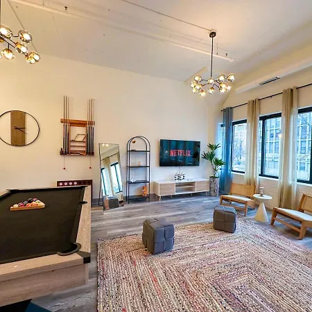 Luxury 6br With Pool Table Sleeps 12 Perfect For Group Near Mccormick Place, Grant Park And Soldier Field Apartment *