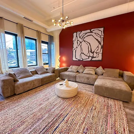 Luxury 6br With Pool Table Sleeps 12 Perfect For Group Near Mccormick Place, Grant Park And Soldier Field