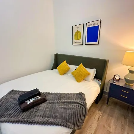 Luxury 6br With Pool Table Sleeps 12 Perfect For Group Near Mccormick Place, Grant Park And Soldier Field Apartment *