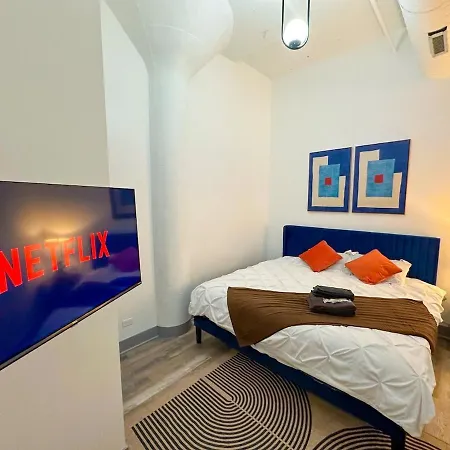 Luxury 6br With Pool Table Sleeps 12 Perfect For Group Near Mccormick Place, Grant Park And Soldier Field Apartment