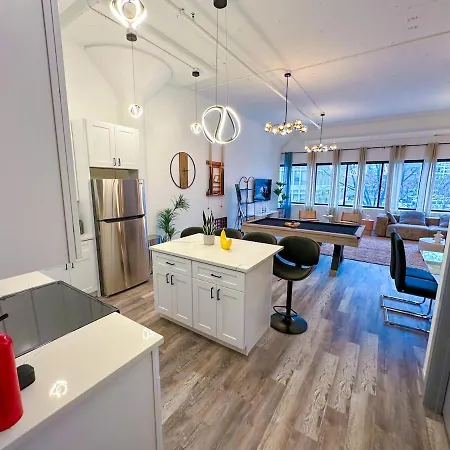 Luxury 6br With Pool Table Sleeps 12 Perfect For Group Near Mccormick Place, Grant Park And Soldier Field Apartment *