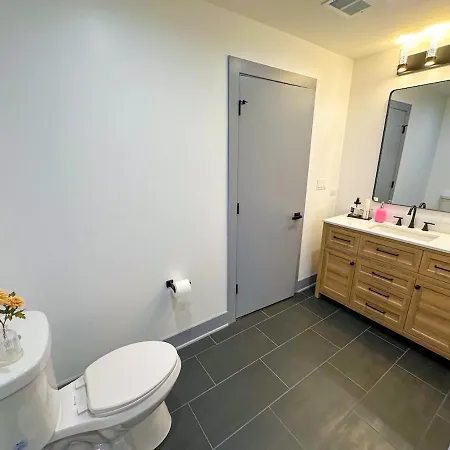Luxury 6br With Pool Table Sleeps 12 Perfect For Group Near Mccormick Place, Grant Park And Soldier Field Chicago