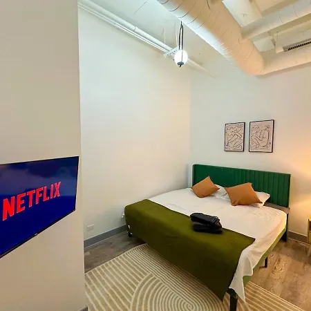 Luxury 6br With Pool Table Sleeps 12 Perfect For Group Near Mccormick Place, Grant Park And Soldier Field Apartment Chicago