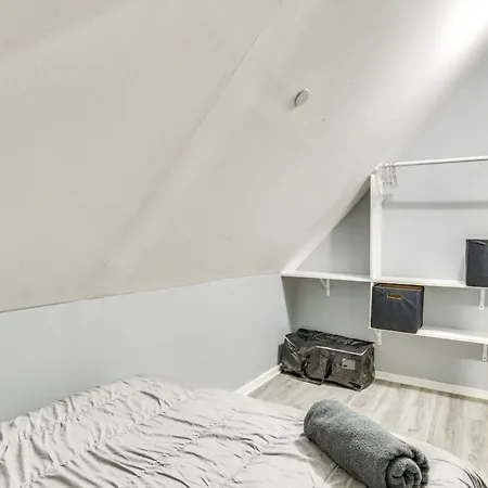 Apartment 2br 1bonus2bath Duplexofficesleeps6freeparking