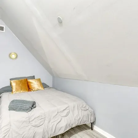 2br 1bonus2bath Duplexofficesleeps6freeparking * Chicago