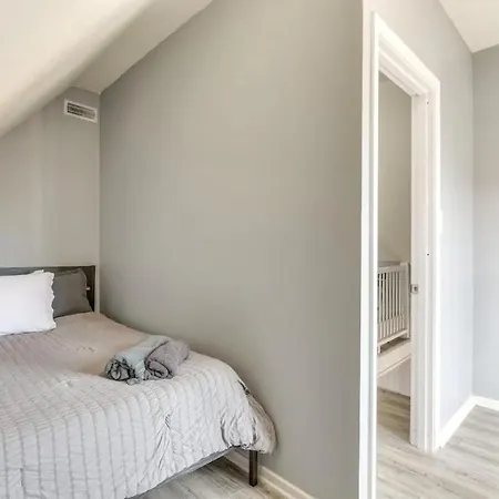 Apartment 2br 1bonus2bath Duplexofficesleeps6freeparking