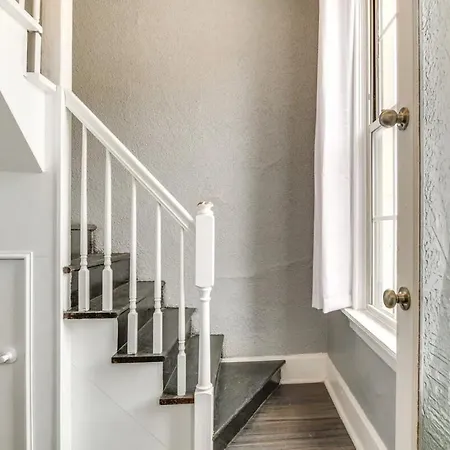 Apartment 2br 1bonus2bath Duplexofficesleeps6freeparking *