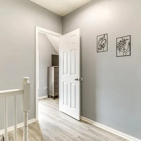 Apartment 2br 1bonus2bath Duplexofficesleeps6freeparking *