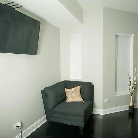 7 Star The Malia Oasis 3br 1 Half Bath Office Space Chicago