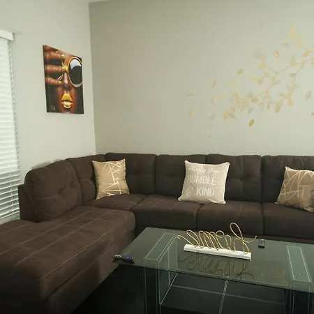7 Star The Malia Oasis 3br 1 Half Bath Office Space Apartment Chicago