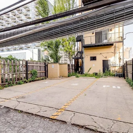 Beautiful Unit Chi In Prime River North - Floor *