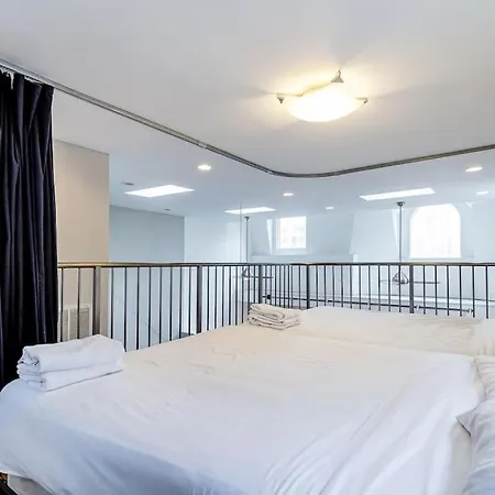 Beautiful Unit Chi In Prime River North - Floor * Chicago