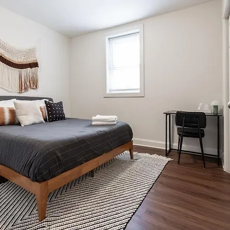 Modern In Trendy Avondale Neighborhood With Free Parking