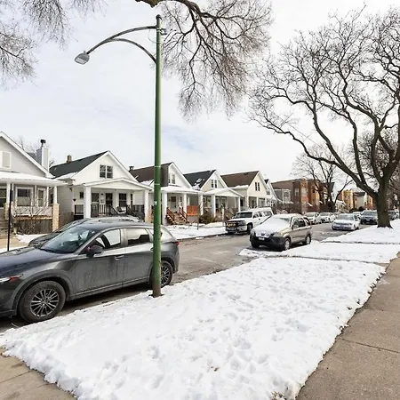 Modern In Trendy Avondale Neighborhood With Free Parking