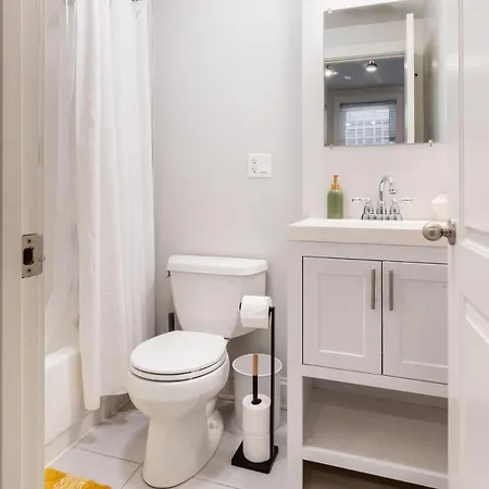 Apartment Modern In Trendy Avondale Neighborhood With Free Parking *