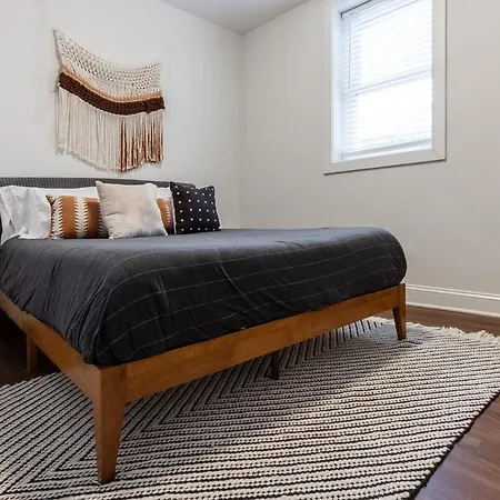 Modern In Trendy Avondale Neighborhood With Free Parking *