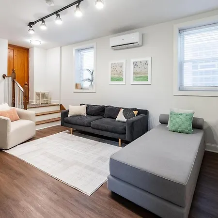Modern In Trendy Avondale Neighborhood With Free Parking *