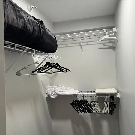 Cozy 2 Bedroom By Lakeshore Apartment